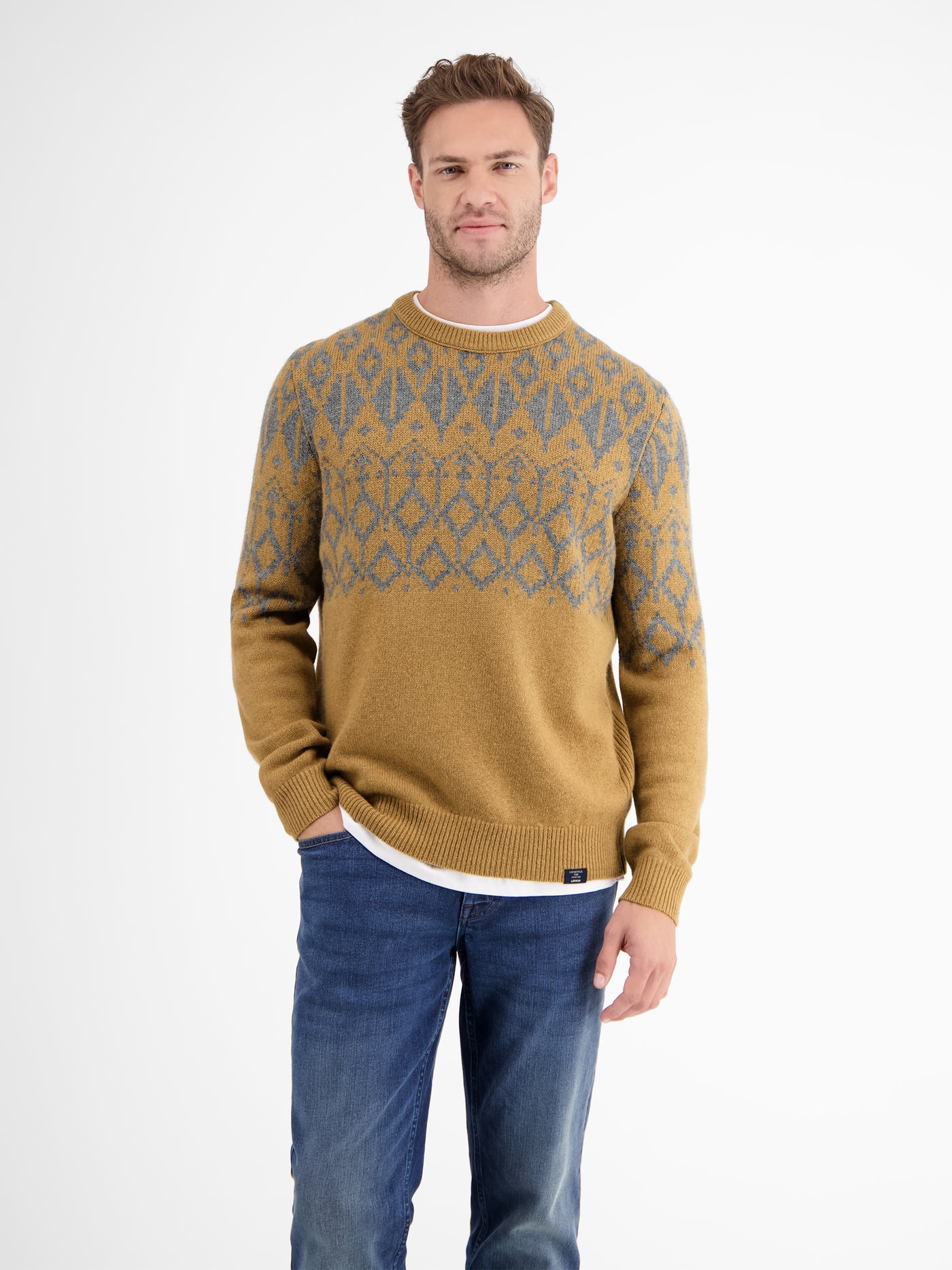 Jacquard sweater made of knitted virgin wool with cashmere