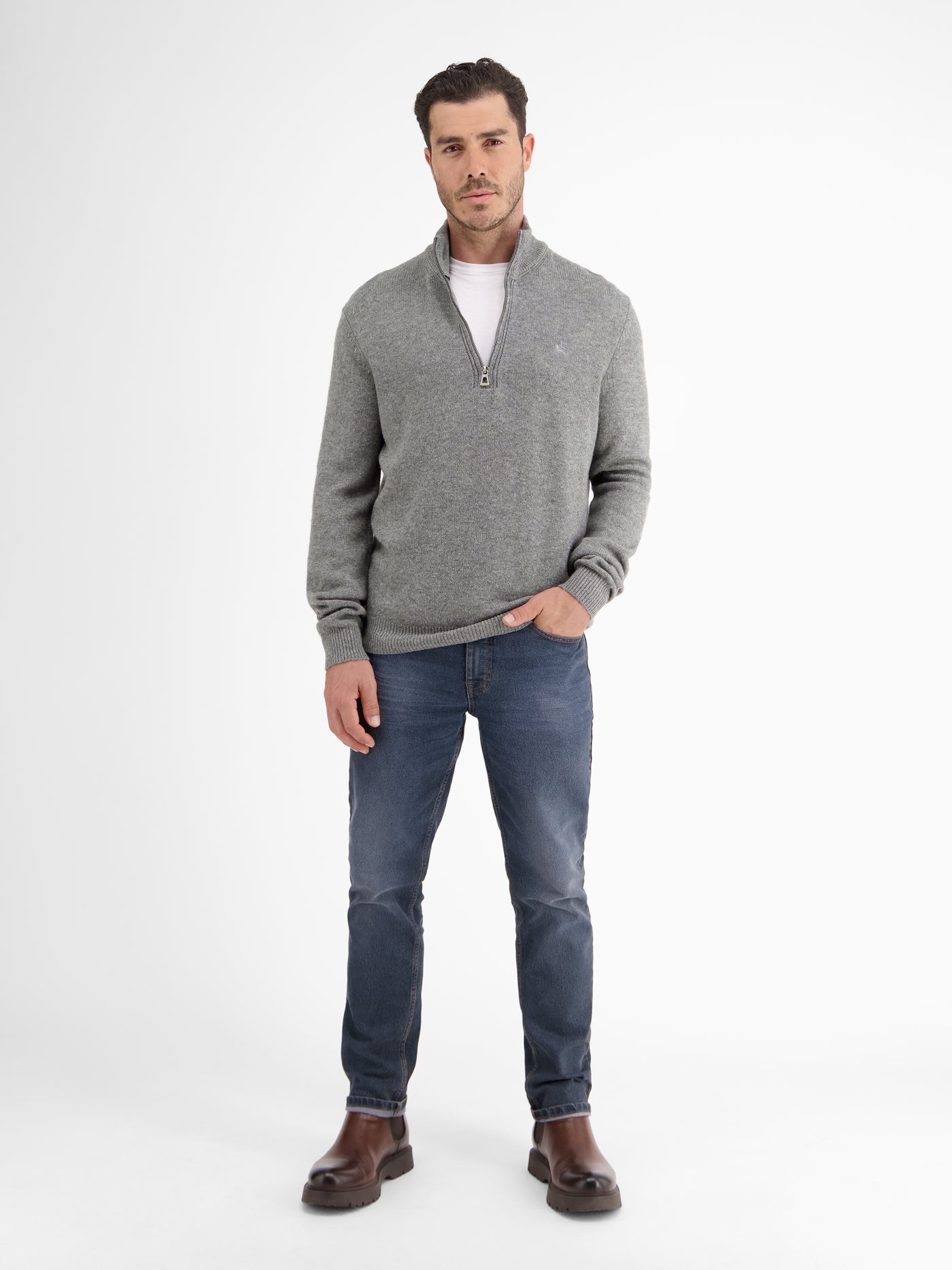 Virgin wool knitted sweater with cashmere content