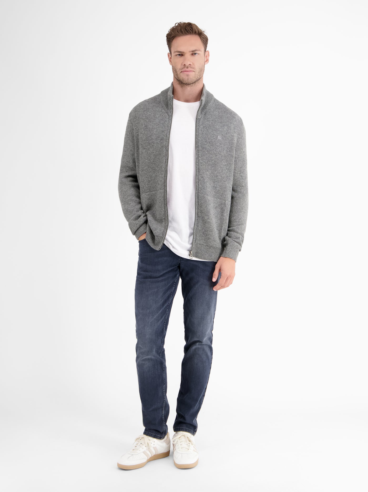 Virgin wool cardigan with cashmere content