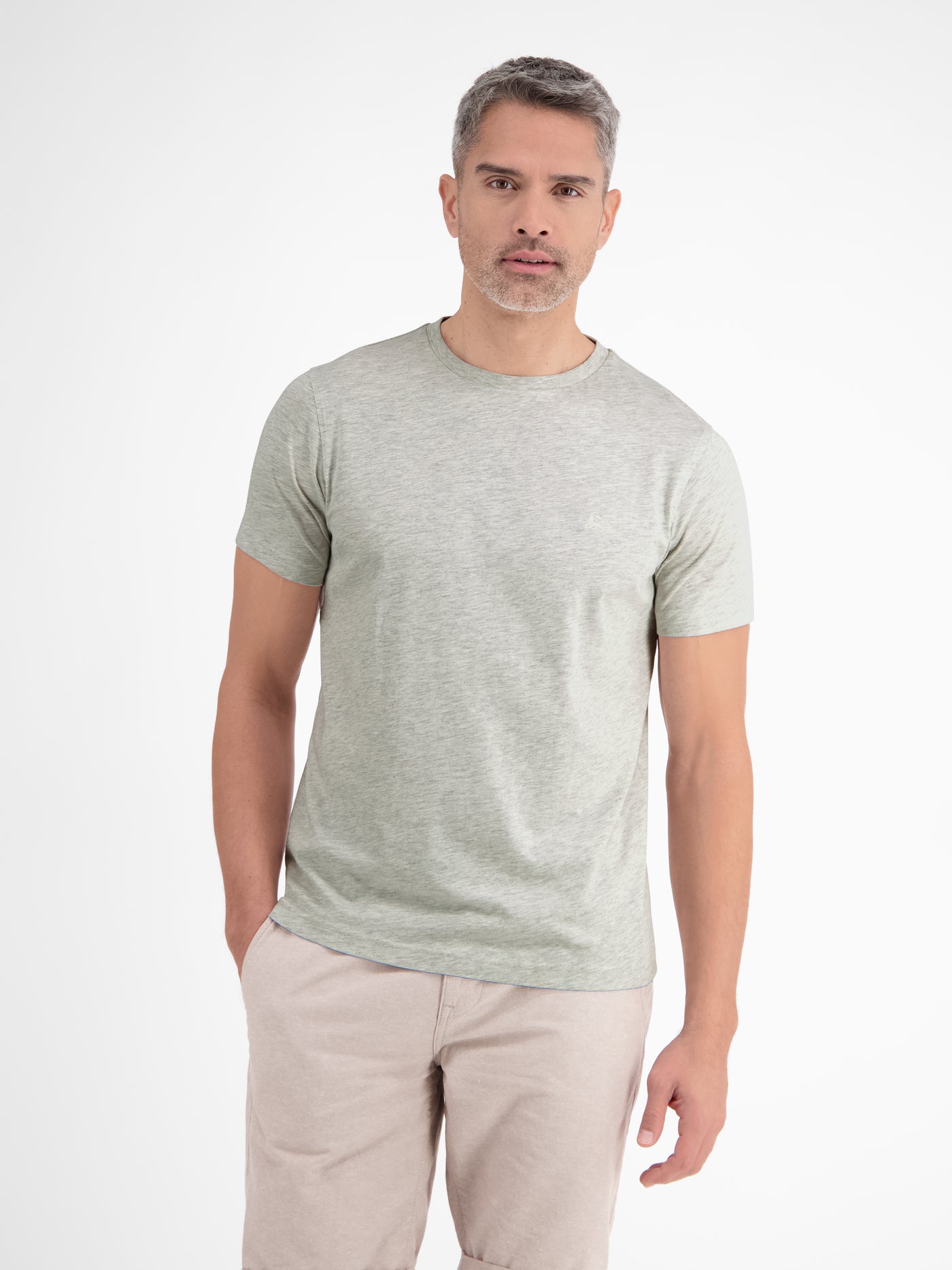 Basic T-Shirt mit Logostitch, unifarben