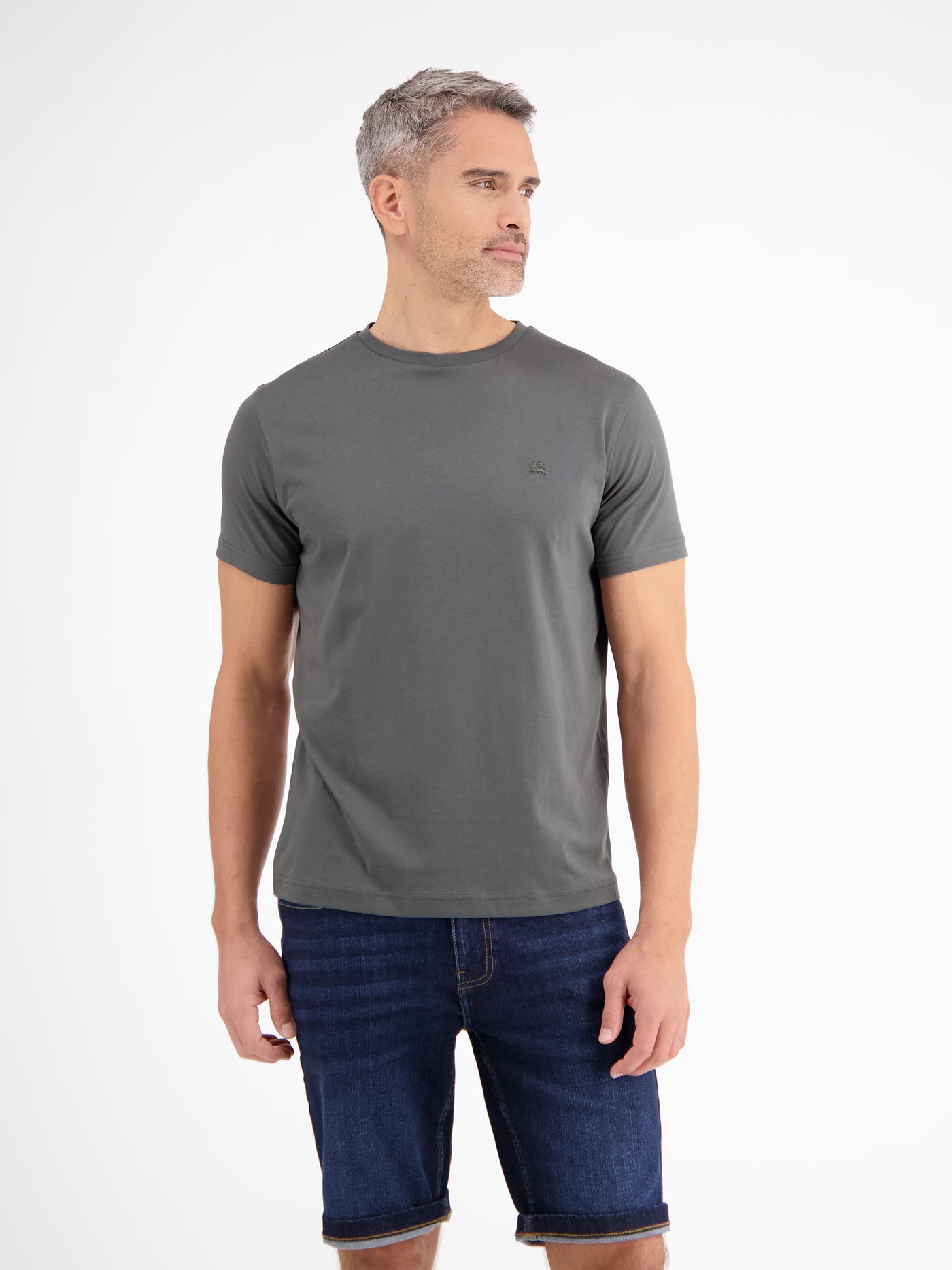 Basic T-Shirt mit Logostitch, unifarben