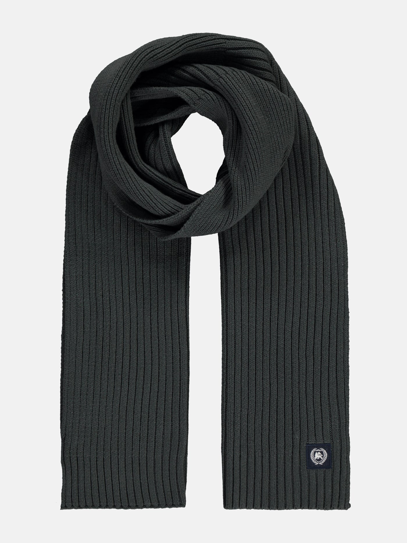 Wide ribbed knitted scarf